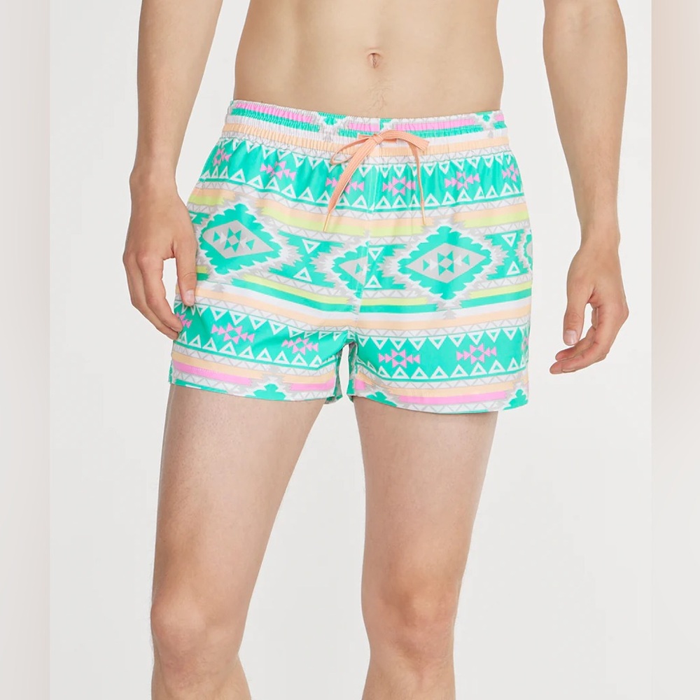 Chubbies The En Fuegos southwestern aztec print swim trunks Neon Teal Size M 4”